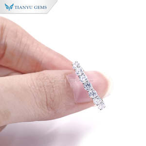 Anillo de Banda de Moissanita de Plata de Eternidad Completa Tianyu, Joyería Minimalista para Uso Diario en la Oficina y Casual para Mujer - Product Image 1