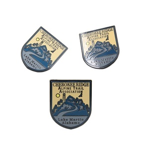 Dessin animé mignon en gros conception personnalisée Anime Jujutsu Kaisen personnage Yuji Itadori Badges en métal épingles en émail dur - Product Image 1