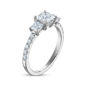 Anillo <span class=keywords><strong>de</strong></span> Compromiso con Diamante <span class=keywords><strong>de</strong></span> Laboratorio <span class=keywords><strong>de</strong></span> 2 Quilates, Corte Princesa, Tres Piedras, Pavé, Oro Blanco Sólido <span class=keywords><strong>de</strong></span> 10K/14K/18K, Certificado IGI, Personalizado CVD/HPHT - Product Image 2