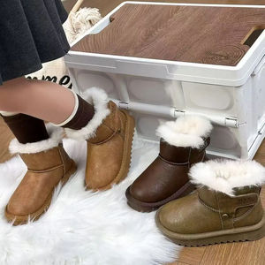 Ces bottes de neige pour enfants sont en cuir souple et imperméable. Ils sont conçus avec des fermetures éclair et offrent une excellente chaleur. - Product Image 1