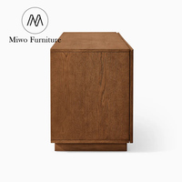 Meuble TV moderne en bois massif avec panneau sculpté carré encastré, console multimédia à 4 portes, unité de divertissement pour salon