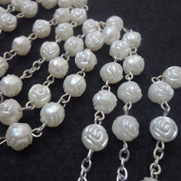 Collier pendentif croix de Jésus avec perles de chapelet en forme de rose et de fleur, perles blanches de 8 mm, vente en gros YWJC Crystal
