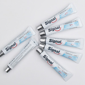 <span class=keywords><strong>Dentifrice</strong></span> <span class=keywords><strong>Signal</strong></span> en tube aluminium 10g – Blanchissant, Nettoyant, Protection contre les caries, Fluorure – Idéal pour les voyages et l'hôtellerie – Éco Unilever - Product Image 3