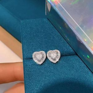 Xinfly 0.30CT Wholesale Wedding Fashion Jewelry Natural Diamond Heart Shape 18K Pure <b>Stud</b> Earring - Product Image 4