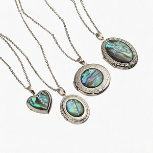 Collier pendentif médaillon en coquille d'ormeau naturelle plaqué or, avec breloque irrégulière et chaîne à maillons rétro, pour anniversaire - Product Image 1