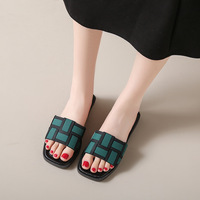 Nouveaux Styles pour Femmes Mode Été Pantoufles Plates en PVC Sandales Antidérapantes à Semelle Souple Confortables pour Femmes