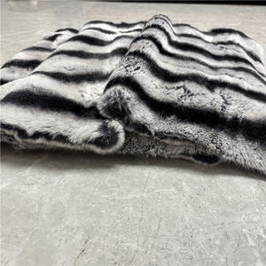 Pelliccia Morbida <span class=keywords><strong>di</strong></span> Coniglio e <span class=keywords><strong>Visone</strong></span> a Strisce Colore Cincillà - Product Image 2