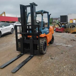 Chariot élévateur diesel d'occasion de 5 tonnes avec moteur japonais, mât à deux étages, capacité tout-terrain, spécifications de fourche 1220x125x50, utilisation en entrepôt - Product Image 5