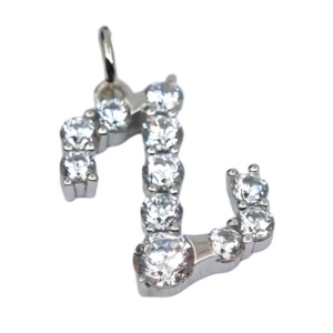 จี้ตัวอักษรเงินแท้ 925 รุ่นคลาสสิกจาก UM Jewelry สำหรับผู้หญิง เด็ก ของขวัญวันครบรอบ วันแต่งงาน และโอกาสพิเศษต่างๆ - Product Image 5