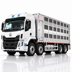 Camión Ganadero Chenglong 31T GVW 8X4 de Múltiples Plataformas con Plataforma Elevadora Trasera para Transporte de Ganado en Granjas - Product Image 3