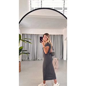 เดรสผ้าถักแขนสั้นคอกลมสำหรับผู้หญิง สีเทาเข้ม ความยาว 135 ซม. - Product Image 3