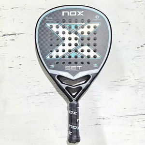 Raquette de <span class=keywords><strong>padel</strong></span> <span class=keywords><strong>NOX</strong></span> Luxury Series, design en forme de larme, aérodynamique, technologie de poignée personnalisée, carbone aluminisé 18K, noyau en EVA noir MLD. - Product Image 3