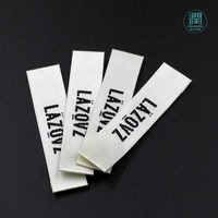 Étiquettes tissées personnalisées Reuners, écologiques, en tissu satiné de polyester durable, logo imprimé en relief 3D, OEM/ODM, vêtements
