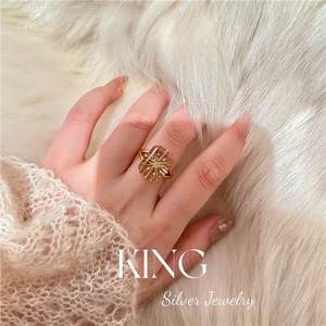 Conjunto de Joyería King Silver, Collar, Pulsera y Anillo con Cristales en Forma de Estrella, Diseño Geométrico para Uso Diario de Mujeres, Engaste con Bisel - Product Image 5