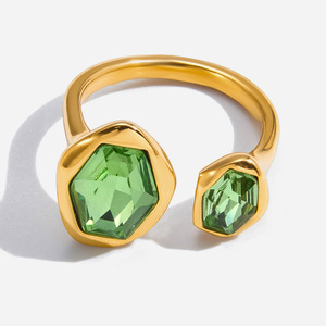 Anillo Geométrico de Circonita Verde con Engaste de Bisel, Joyería para Uso Diario de Mujer - Product Image 1
