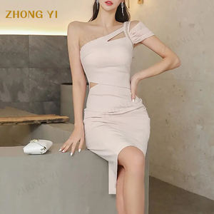 Usine de vêtements en gros personnalisé été femmes mode licou plissé sans manches dos nu ajustement Midi Sexy robes de soirée - Product Image 2