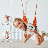 Siège de balançoire en plastique tressé à la main pour enfants Ropecube avec hauteur réglable et crochets à pression pour utilisation en extérieur et en intérieur, parc de trampolines