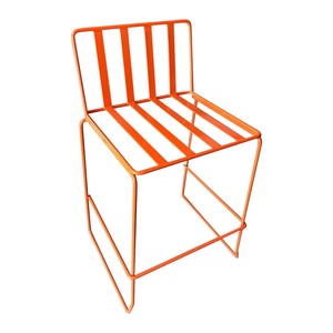 Chaise moderne en fil d'aluminium avec coussin beige. Design élégant, léger et respirant pour la salle à manger du <span class=keywords><strong>restaurant</strong></span> ou du salon - Product Image 1