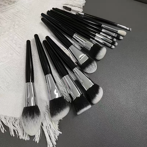 Set de 13 Brochas de Maquillaje Angulares y Puntiagudas, Pelo Sintético, Mango de Madera, para Rostro, Ojos, Polvo, Base, Sombra de Ojos, Kit Cosmético con Logotipo Personalizado - Product Image 4