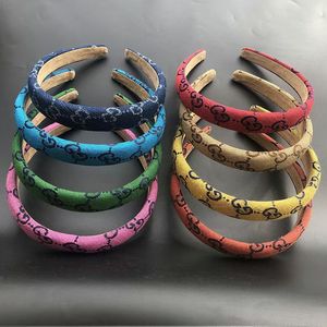 عصابة رأس نسائية فاخرة جديدة رائجة البيع بتصميم عصري مطبوع عليها حروف، إكسسوار شعر مربع الشكل للفتيات - Product Image 4