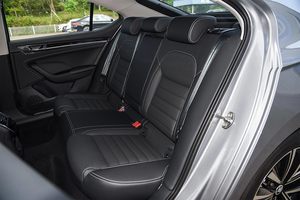 Auto Usata <span class=keywords><strong>Skoda</strong></span> <span class=keywords><strong>Superb</strong></span> 2025 Benzina 1.4t 5 Porte 5 Posti Versione Sedan Prezzo Economico Esportazione Auto Cina - Product Image 4