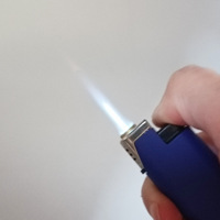 Ventes Flash : Briquet Torche Métallique Personnalisable avec Logo, Rechargeable au Gaz, Coupe-Vent et Disponible en Plusieurs Couleurs
