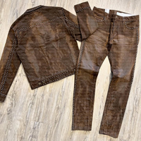 Ensemble Complet Deux Pièces Hip Hop Personnalisé Veste Boutonnée à Clous et Rivets et Jean Droit, Costume en Denim pour Hommes