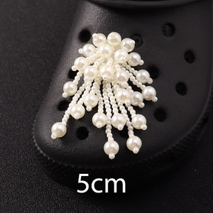 Ensemble de breloques pour sabots en perles, décorations de chaussures scintillantes avec chaînes, nœuds et pompons, breloques élégantes pour chaussures, boutons de chaussures perlés - Product Image 6