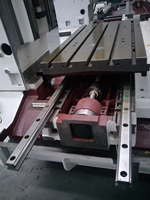 Machine de fraisage CNC de haute précision et robuste pour la découpe de métaux, la fabrication de moules et l'usinage industriel