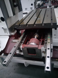 Machine de fraisage CNC de haute précision et robuste pour la découpe de métaux, la fabrication de moules et l'usinage industriel - Product Image 6