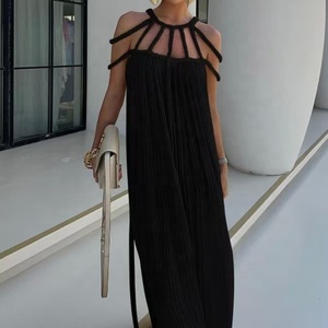 Style estival, haut de plage à bretelles tendance et sexy avec jupe de plage. Haut de bikini ajustable à nouer. - Product Image 6