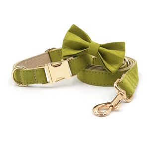 Nuevos productos 2024 collar de perro popular único <span class=keywords><strong>grabado</strong></span> hebilla de oro lindo colorido gamuza cuero pajaritas para perros correas para mascotas - Product Image 5