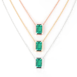 Collier pendentif en or jaune 14 carats avec émeraude colombienne sertie clos, chaîne à maillons pour mariage, anniversaire, fête, cadeau - Product Image 1
