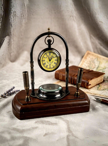 Organizador de Escritorio con Brújula Náutica Vintage, Reloj Redondo Colgante, Acabado en Latón Antiguo, Portaplumas Metálico, Base de Madera Decorativa - Product Image 5