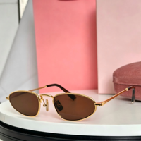 Lunettes de soleil de haute qualité à monture carrée intégrale avec verres dégradés, légères, en métal doré, protection UV %, pour un usage extérieur unisexe