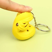 CHENXI Nouvelle Arrivée Creative Mini Pantoufles Accessoires Mignon Porte-clés PVC Pendentif Simulation Trou Chaussure Porte-clés