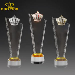 Заводская оптовая продажа, дешевые трофеи из чистого стекла, индивидуальные трофеи, медали, бляшки, цветные хрустальные короны, трофеи для членов <span class=keywords><strong>mvp</strong></span> - Product Image 2