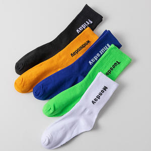 Chaussettes de sport en fibre de bambou personnalisées de haute qualité en gros, chaussettes courtes pour hommes, hiver, séchage rapide, respirantes, motif léopard, tricotées sur le dessous - Product Image 2