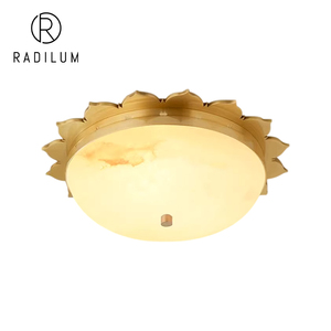 Lámpara de Techo Moderna de Latón, Estilo Nórdico de Lujo, con Pétalos de Alabastro, Diseño de Pétalos Festoneados, Luminaria de Techo Metálica - Product Image 1