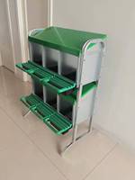Nido Metálico Duradero de 6 Agujeros para Gallinas, Caja de Nidificación Automática para Aves de Corral con Bandeja de Recolección de Huevos de Plástico y Soporte para Gallinero