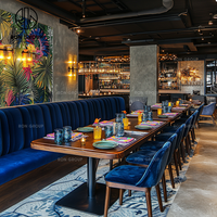 Meubles modernes pour café-restaurant Ensembles table et chaises carrées en bois Banquette longue personnalisée pour pizza restaurant en velours bleu