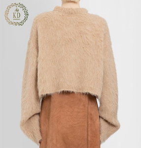 KD fabrication de tricots personnalisé OEM ODM pelucheux moelleux à manches longues <span class=keywords><strong>pull</strong></span> col rond ourlet court <span class=keywords><strong>alpaga</strong></span> <span class=keywords><strong>laine</strong></span> <span class=keywords><strong>pull</strong></span> <span class=keywords><strong>pour</strong></span> femmes - Product Image 3