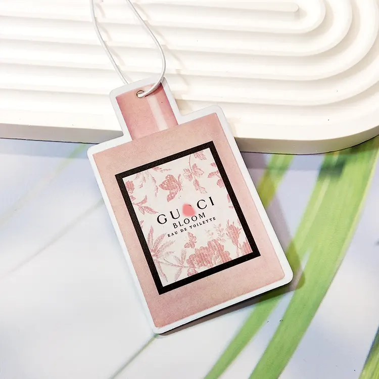 Cadeaux promotionnels en gros parfum de voiture bouteille de luxe papier logo désodorisant pour voiture