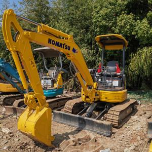 Excavatrice sur chenilles d'occasion Komatsu PC35, modèle 2022, 3,5 tonnes, moteur et engrenages pour la rénovation flexible des jardins et travaux à petite échelle - Product Image 1