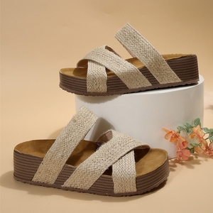 2025 babouches à semelles épaisses pour femmes sandales plates tissées confortables pour femmes pantoufles croisées - Product Image 6