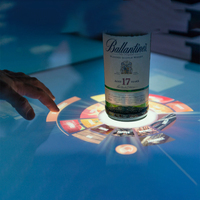 Table interactive personnalisée ChariotTech pour restaurant, table de jeux numériques avec copyright