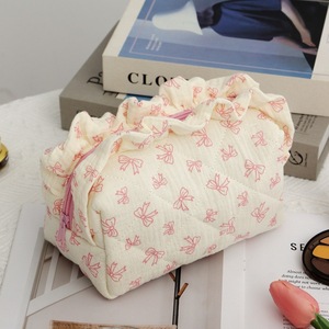 Pochette à maquillage matelassée faite à la main, pochette cosmétique en coton fleuri personnalisée, grande capacité, fermeture éclair, personnalisée, mignonne, cœur rouge - Product Image 3