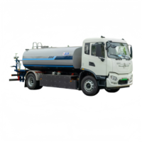 Camion arroseur à énergie nouvelle avec moteur de pompe indépendant pour un pulvérisation uniforme et stable