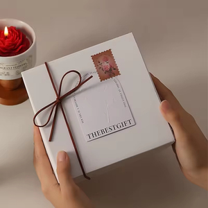 Vela Aromática de Cera de Soya con Flores Eternas, Vela Artesanal con Flores Secas, 100% Natural, Regalo Navideño, Fragancia para el Hogar - Product Image 4