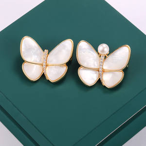 Broches de mode en gros, coquille de nacre blanche avec papillon en zircon incrusté de cuivre, design qui brise le cocon - Product Image 2